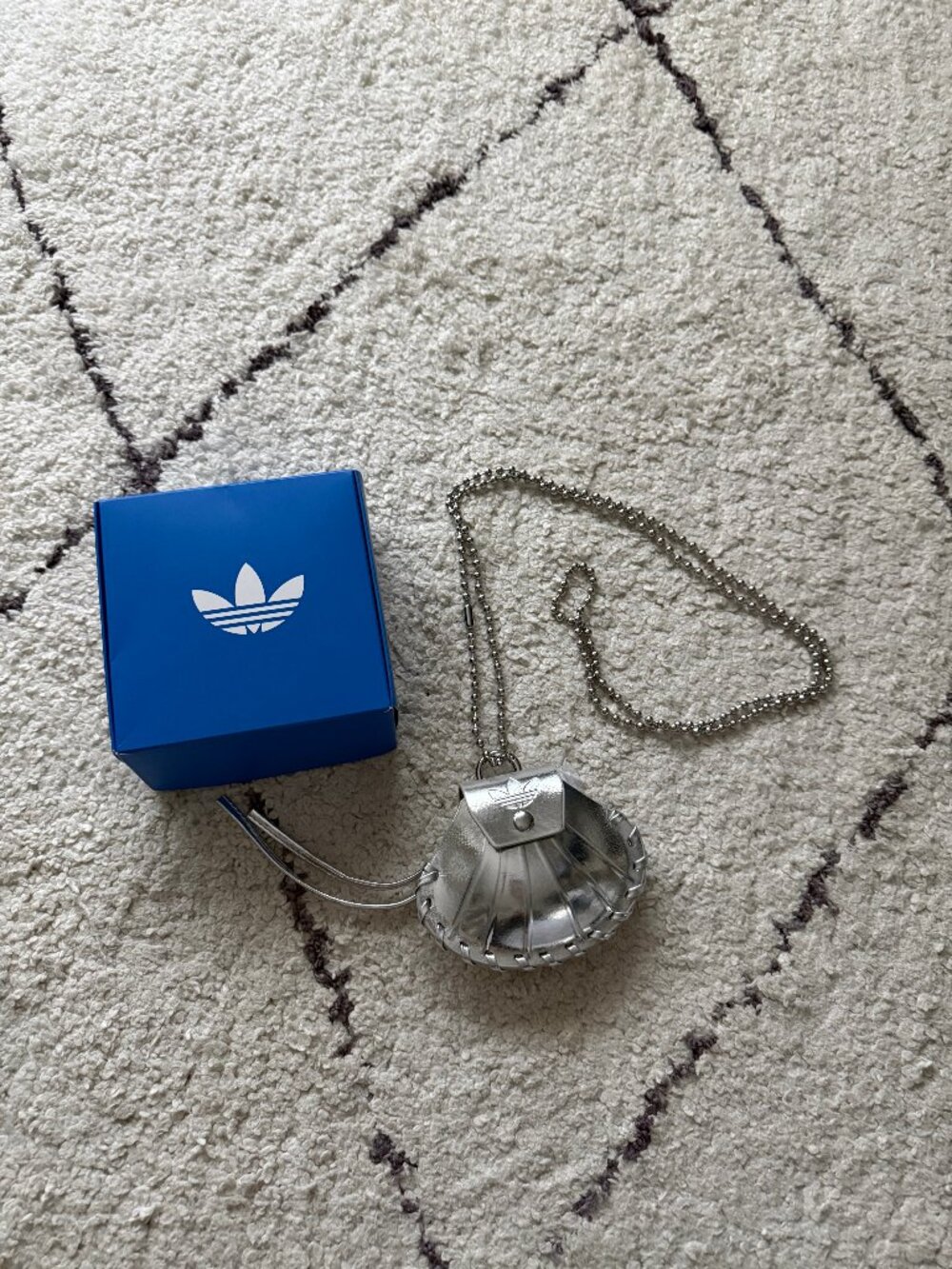 adidas original's clam coin purse bag - silver - BNWT
